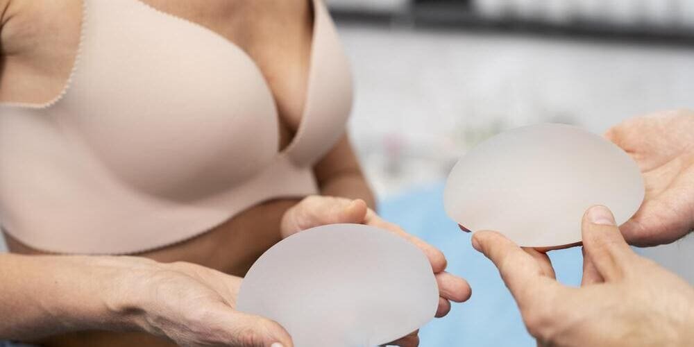 隆乳後遺症專業解析：常見後遺症與預防方式一次看