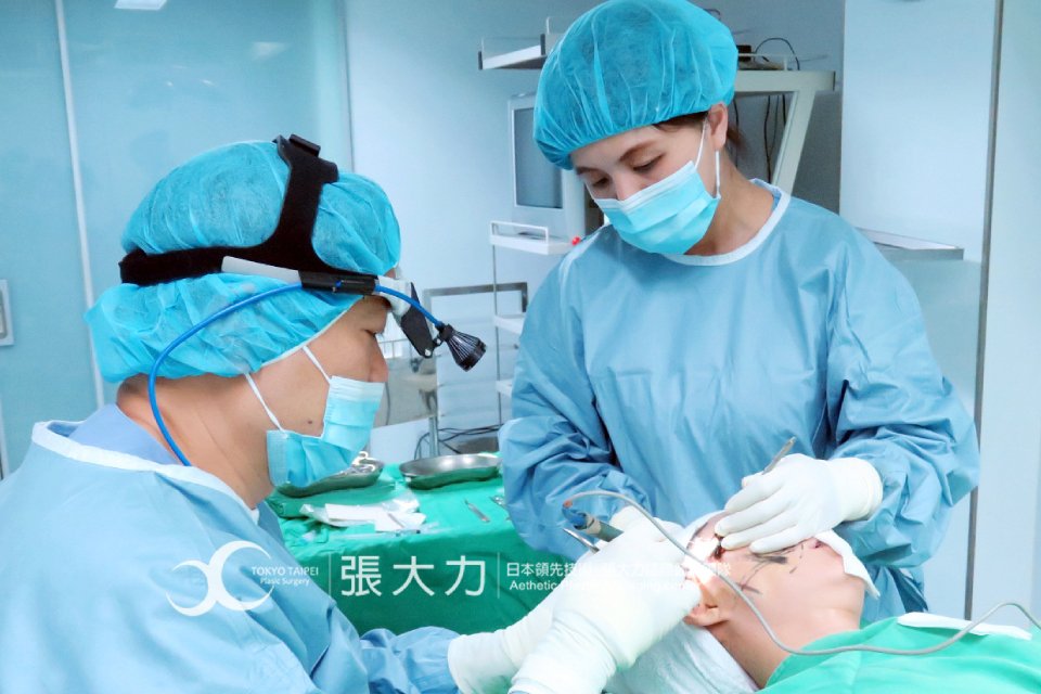 張大力下巴臉部手術